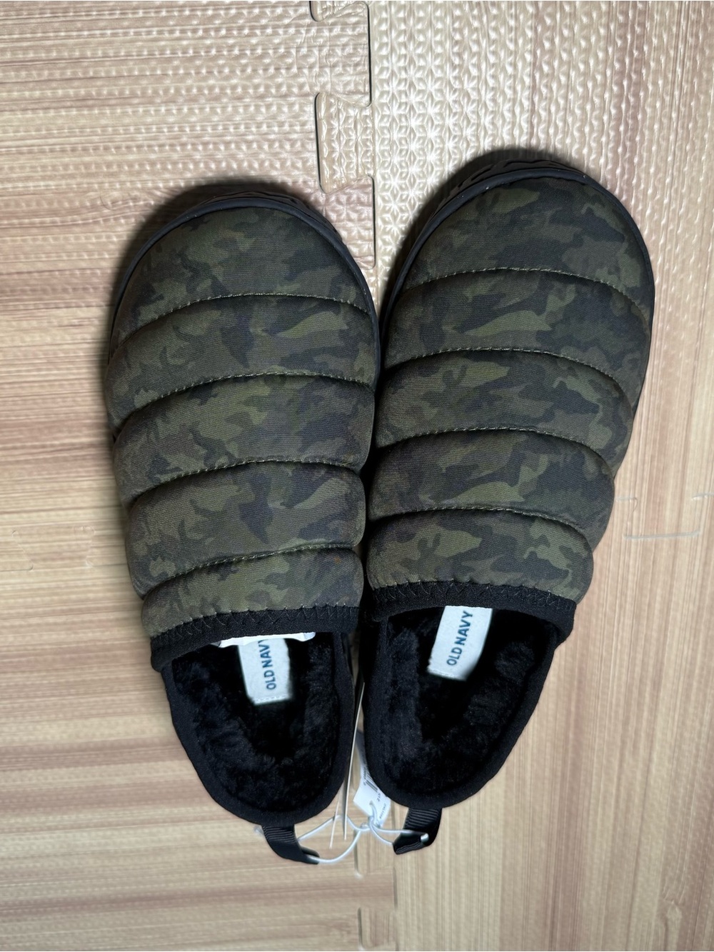 Old Navy Boys Camouflage Quilted Slip-On Slippers, Fleece Lined, XL(3y-4y)